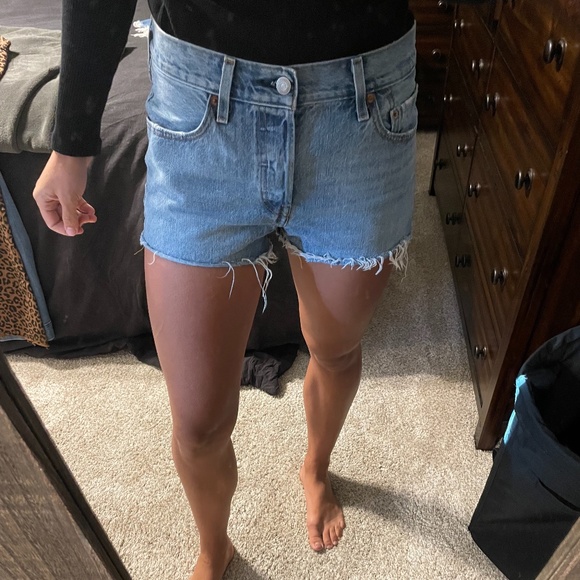 Levi 501 Jean Shorts - Picture 1 of 5